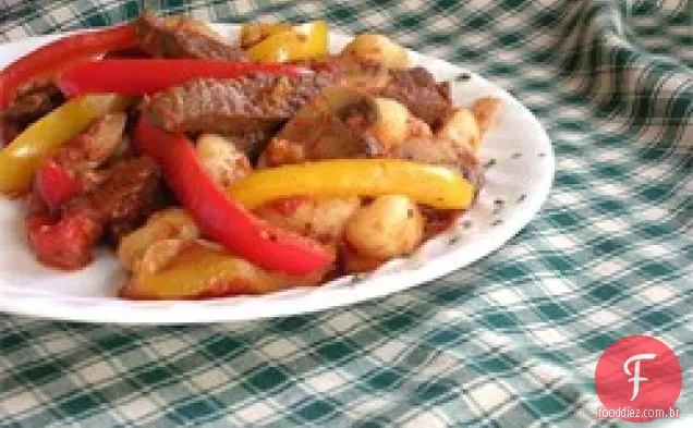 Aussie carne e pimentões com nhoque