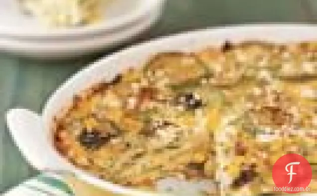 Torta de abobrinha e milho com creme de coentro e limão