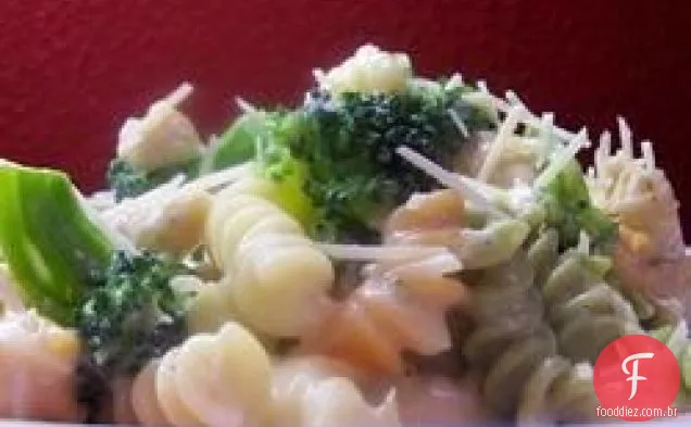 Brócolis Frango Fettuccini Alfredo