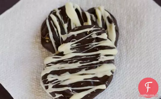 Pretzels De Manteiga De Amendoim Com Cobertura De Chocolate