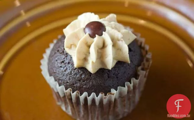 Cupcake de Chocolate com cobertura de Manteiga De Amendoim