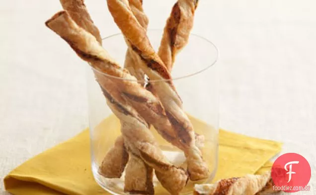 Canudos de queijo parmesão e ervas