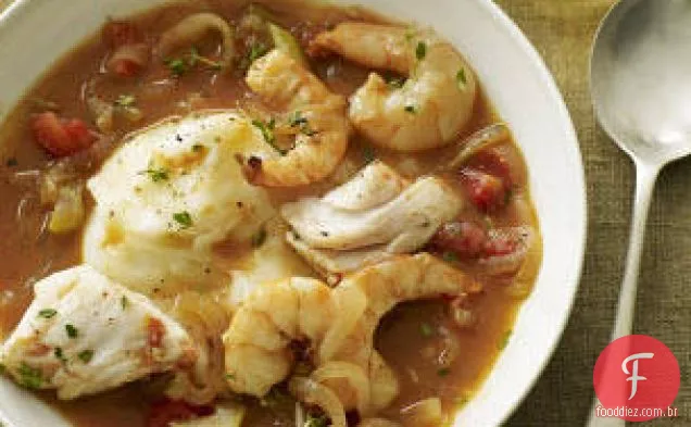 Stoup de bacalhau e camarão com purê de batatas com sal e vinagre