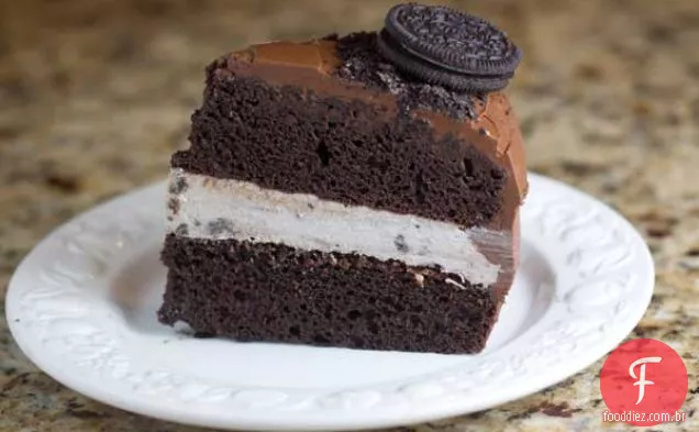 Oreo Mousse Encheu O Bolo Trifecta Do Chocolate Usando A Mistura Do Chefe Do Bolo