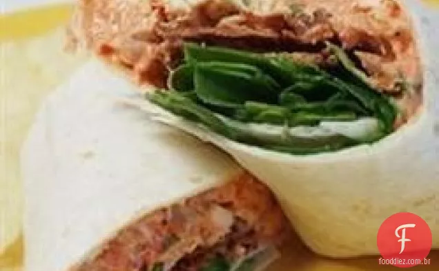 Sanduíches de salada de frango e pimentão vermelho