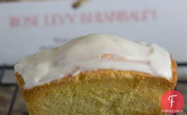 Bolo de Libra perfeito com extrato de baunilha, manteiga e nozes