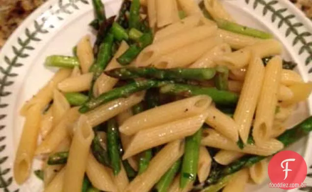Penne com aspargos assados