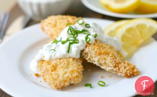 Varas De Peixe Assadas Crocantes Com Molho De Endro De Pepino