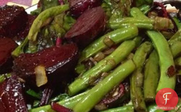 Beterraba e feijão verde com tomate e cebola