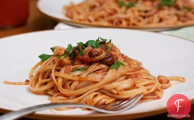 Linguine Puttanesca Com Grão De Bico