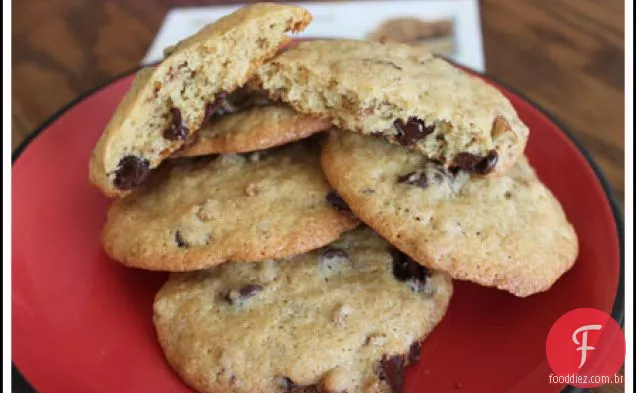 Biscoitos de chocolate com farinha integral, farelo e sabor!