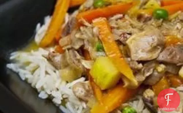 Caril de frango tailandês com abacaxi