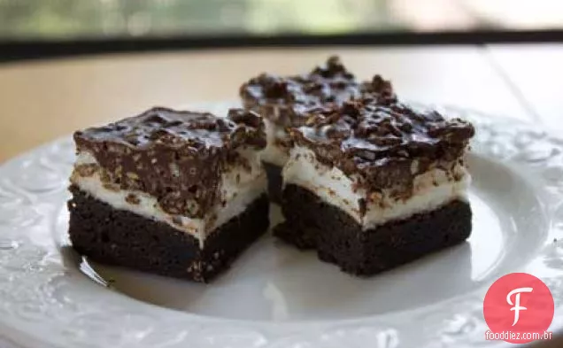 Marshmallow Krispy Coberto Brownies