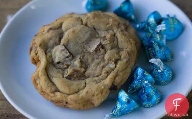 Stephanie's Chocolate Chunk Macadami Kiss Cookies