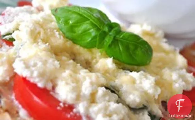 Sanduíche de ricota e tomate