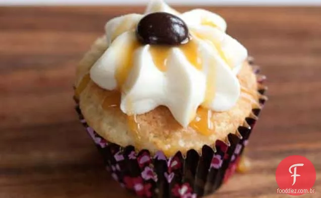 Chocolate Branco caramelo Latte Cupcakes para o Dia Nacional do Caramelo De Chocolate