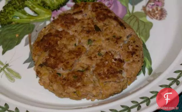 Hambúrgueres vegetarianos feitos com grão de bico e nozes