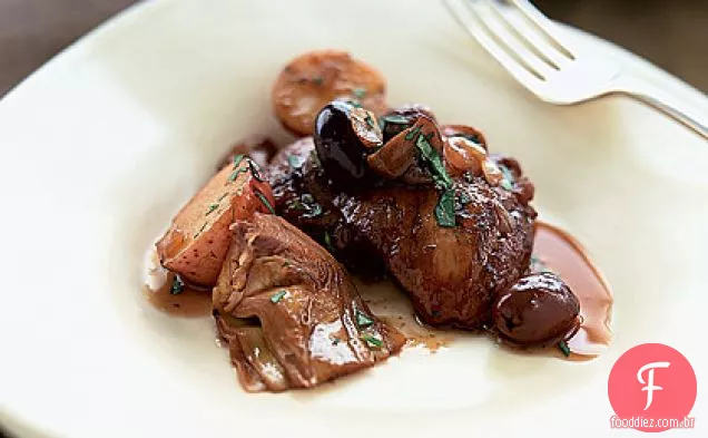 Coxas de frango assadas com alcachofras e azeitonas gregas