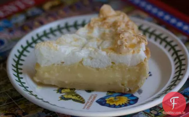 Torta Cremosa De Merengue De Limão-Feita Com Leite