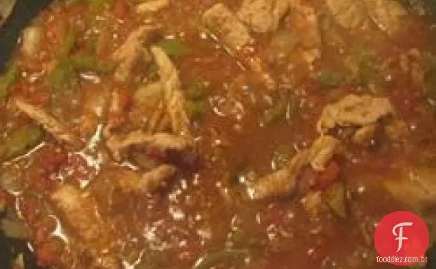Lombo de porco com molho de tomate e pimenta