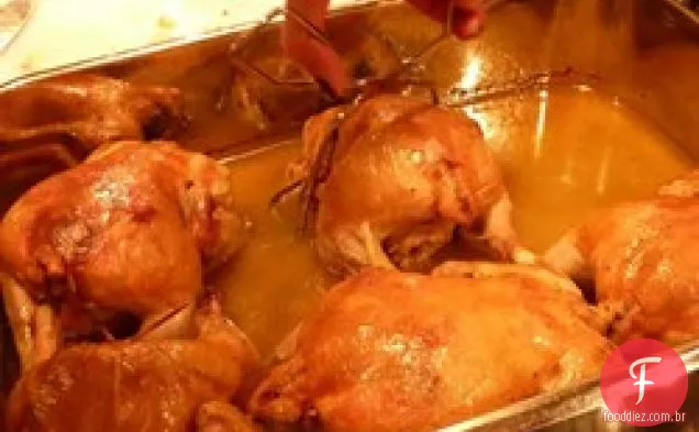 Galinhas Da Cornualha Torradas Com Ervas
