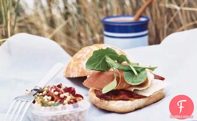 Sanduíches de presunto e Manchego com geléia de tomate