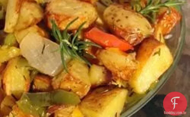 Batatas Novas Assadas No Forno De Manhã Cedo
