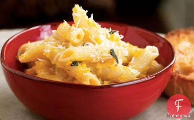Macarrão com abóbora de Inverno e pinhões