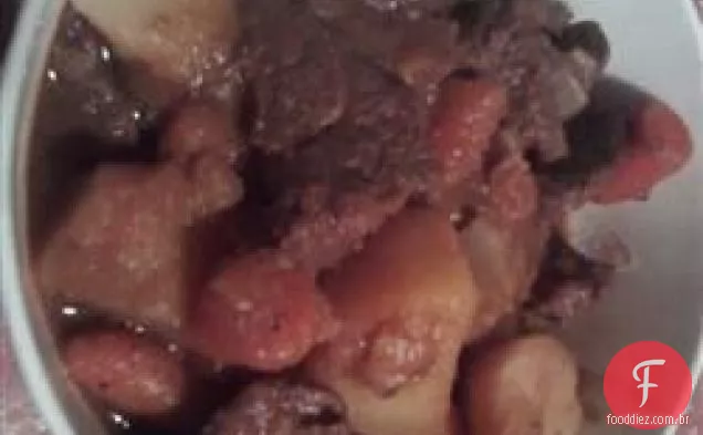 Fogão lento Bourguignon de carne (também conhecido como ensopado de Borgonha)