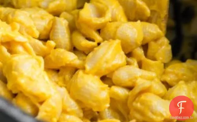 Molho de abóbora esfumaçado com macarrão e verduras