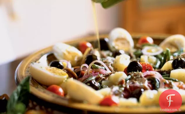 Feijão verde jovem, anchova e salada de batata