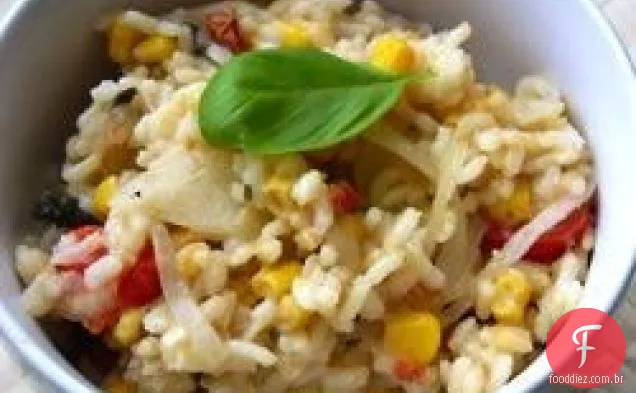 Risoto com tomate, milho e manjericão