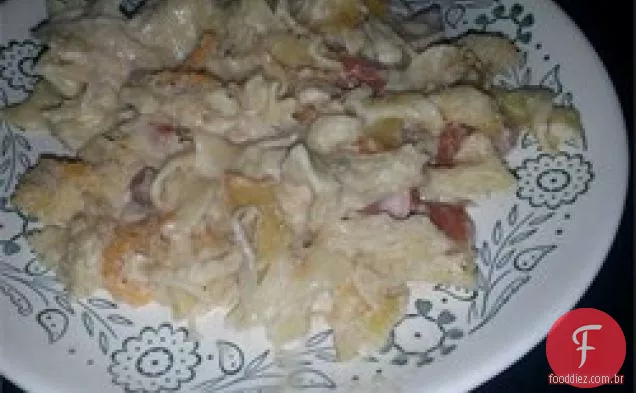 Uber-Braten Kielbasa e caçarola de chucrute