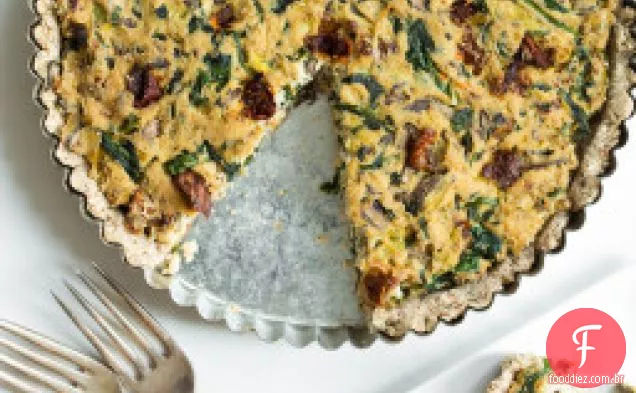 Tomate seco ao sol, cogumelo e quiche de Tofu de espinafre