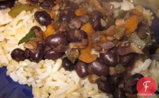 Feijão preto com sabor de Rum fácil e arroz