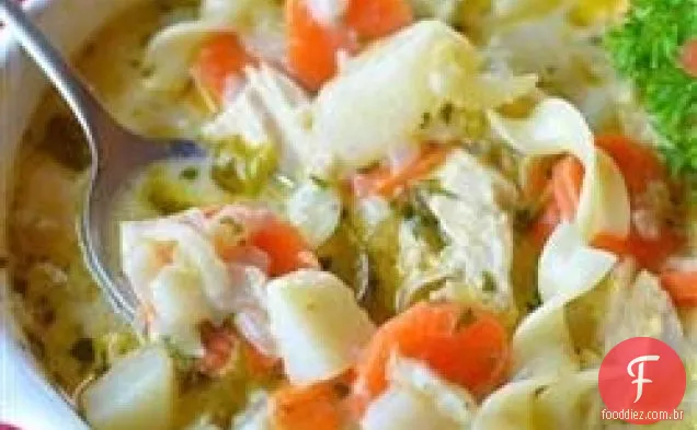Sopa de macarrão de frango da mãe Moak