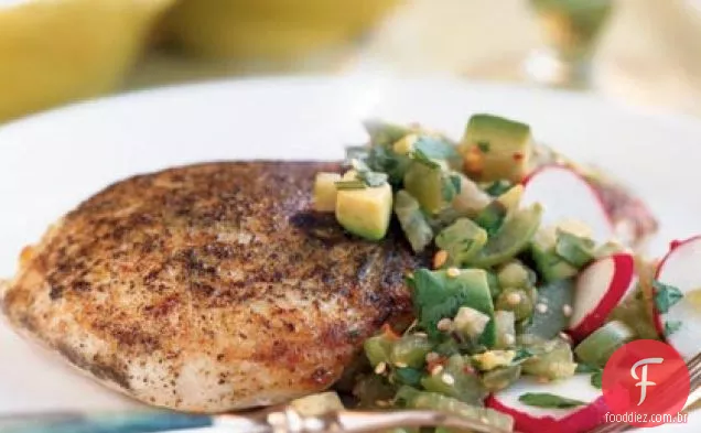 Frango grelhado com molho Tomatillo-abacate