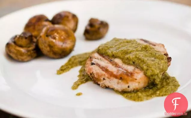 Costeleta De Porco Desossada Com Molho De Pimenta Tomatillo E Poblano