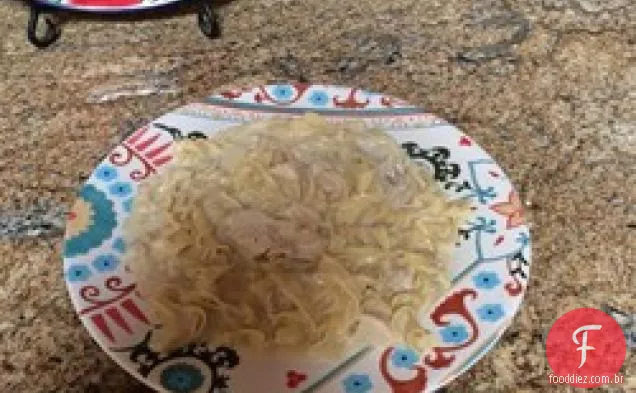 Frango cremoso e macarrão
