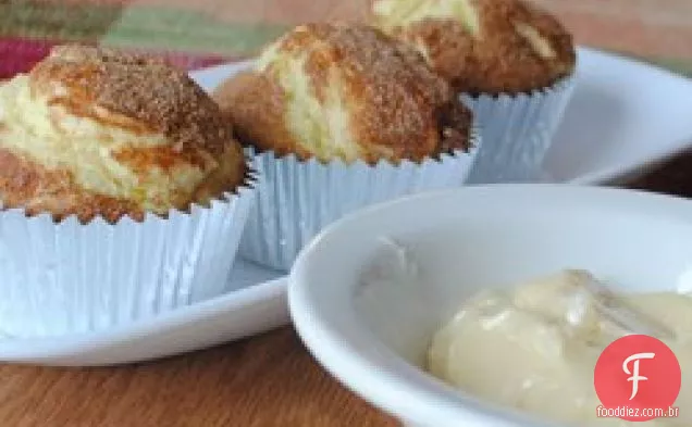 Muffins de suco de laranja com propagação de mel