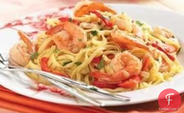 Camarão e pimenta vermelha doce Linguine