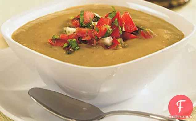 Sopa gelada de Tomatillo-abacate com molho de tomate