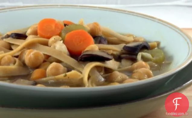 Sopa De Macarrão De Grão De Bico