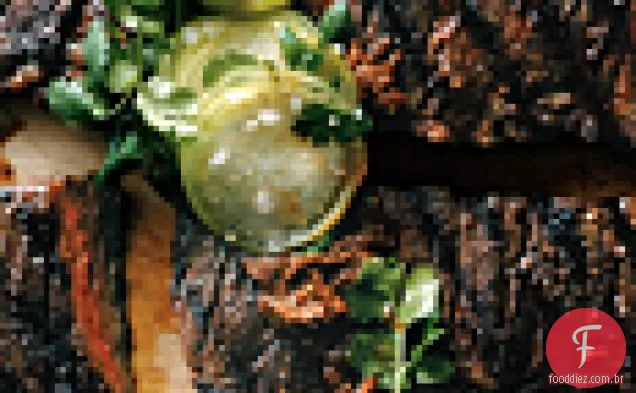 Bifes de saia grelhados com Tomatillos de duas maneiras