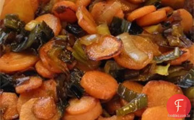 Cenouras salteadas e alho-poró