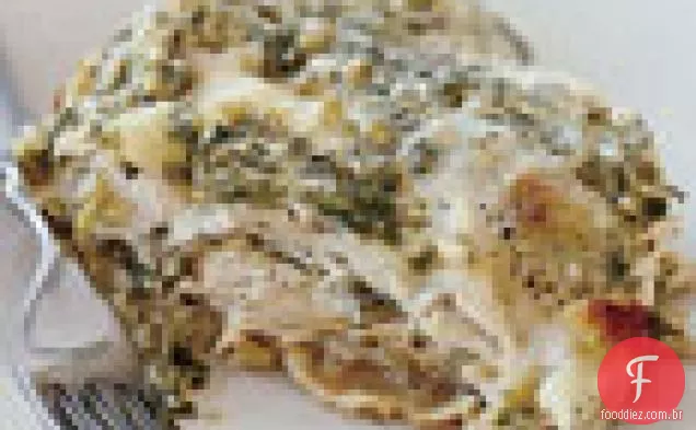 Enchiladas de frango em camadas com molho Tomatillo-coentro
