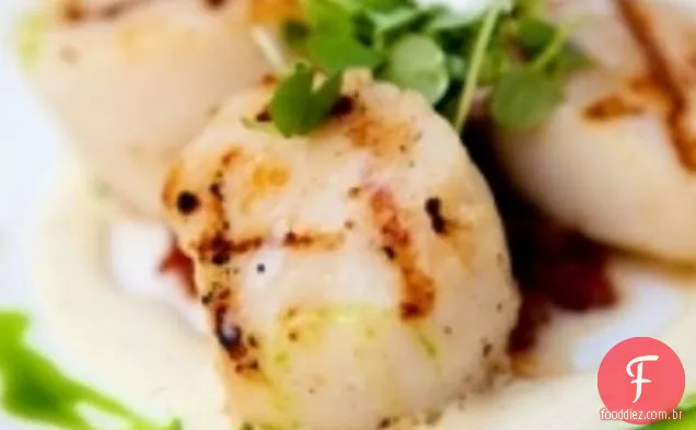 Vieiras Grelhadas Com Tomates Carbonizados E Salsa Verde