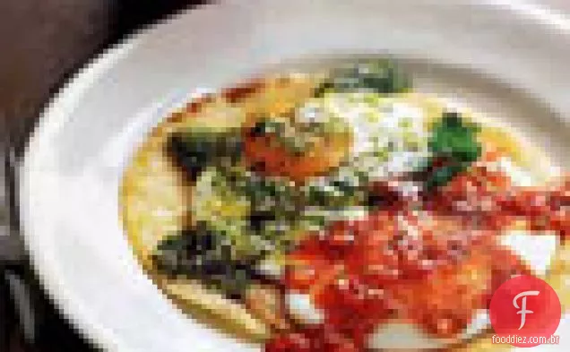 Ovos fritos em tortilhas de milho com duas Salsas (Huevos Divorciados)