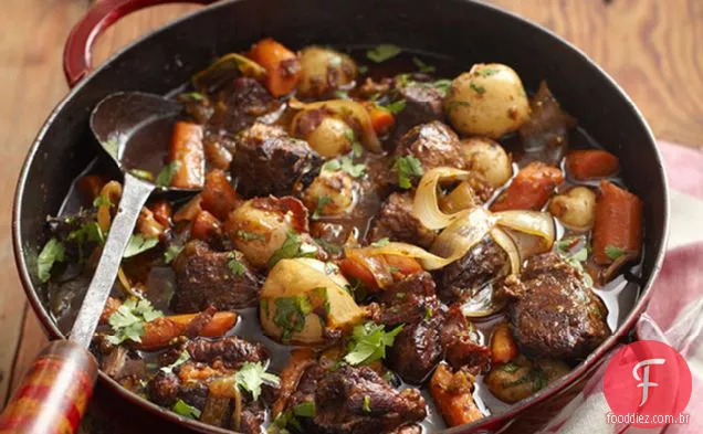 Carne de porco e legumes em Tomatillo-Cascabel Sauce