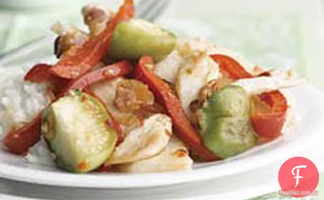 Frango refogado com Jicama, Tomatilos e pimentões vermelhos